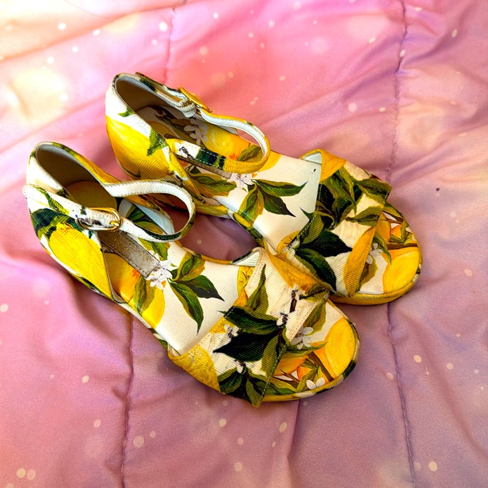 Dolce and Gabana girls lemon print sandal wedges